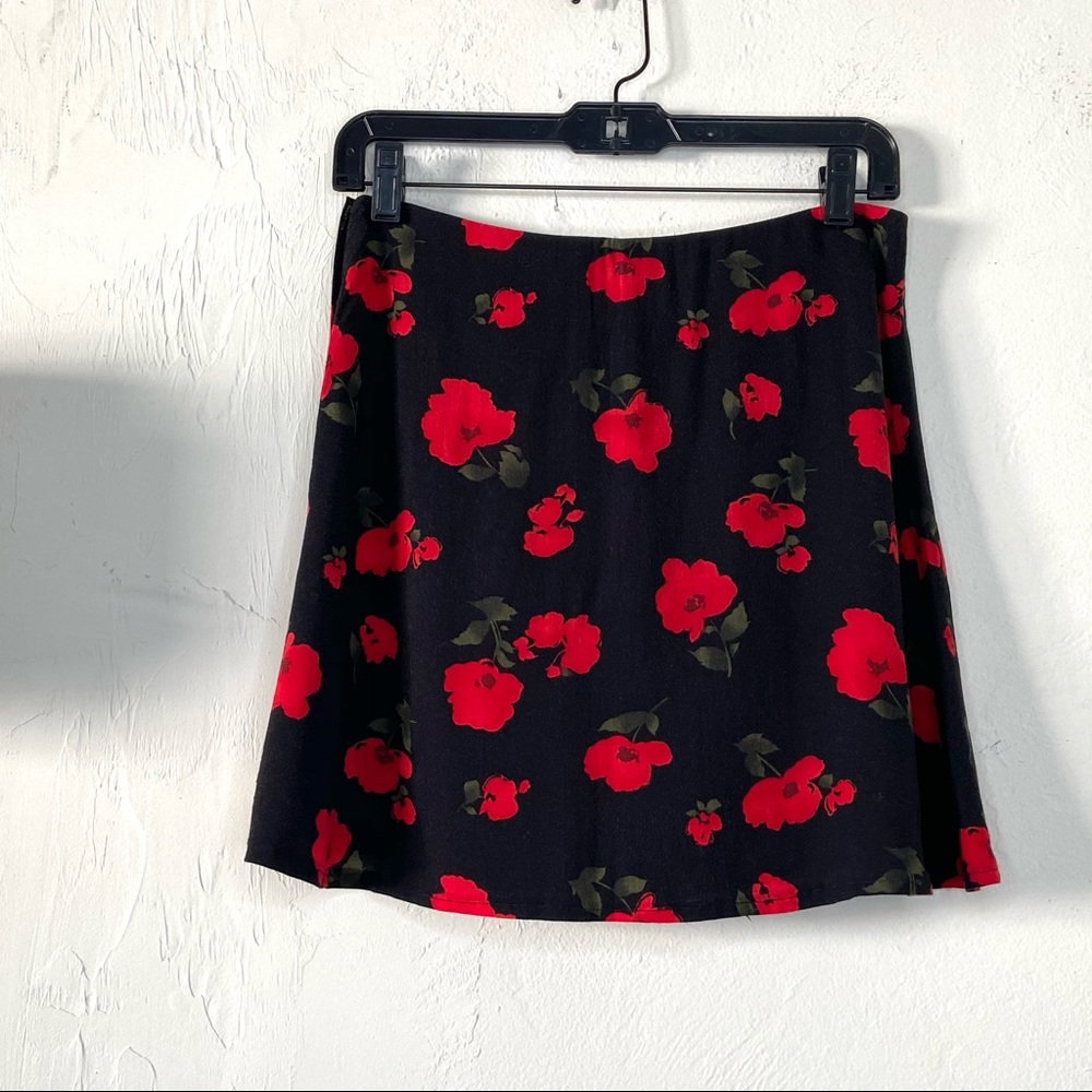 💃🏻SOLD💃🏻 Vintage 90s Black/Red Poppy Floral Print High Waist Mini Skirt - Picture 3 of 8